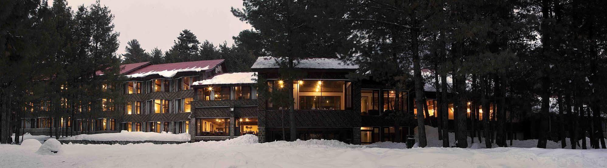 Hotel Senator Pine N Peak Pahalgām Exteriér fotografie
